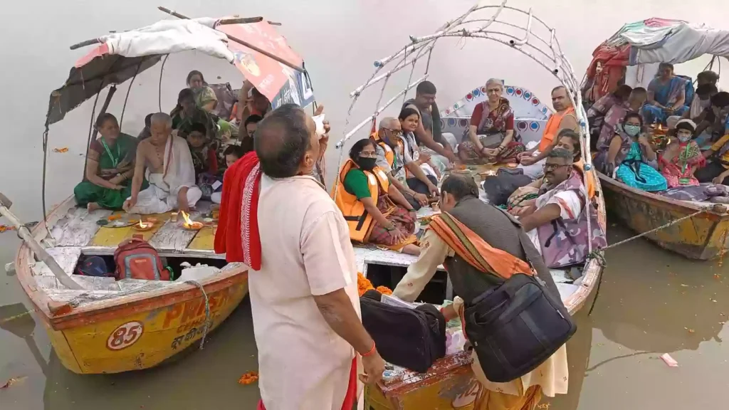 What is the legend behind offering hair or Veni at Prayagraj?