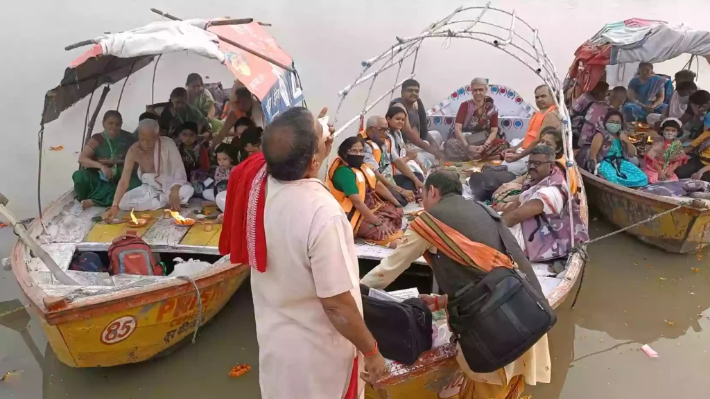 Is there any connection between Veni Daan and Pind Daan in Prayagraj?