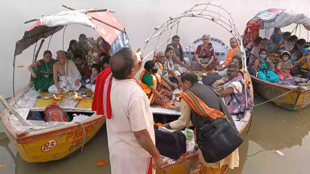 Do couples need to make prior arrangements for Veni Daan in Prayagraj?