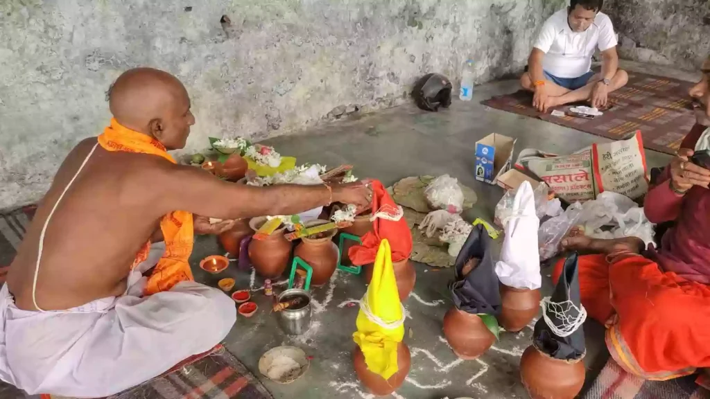 What puja Samagri are needed and who arranges them in Prayagraj?