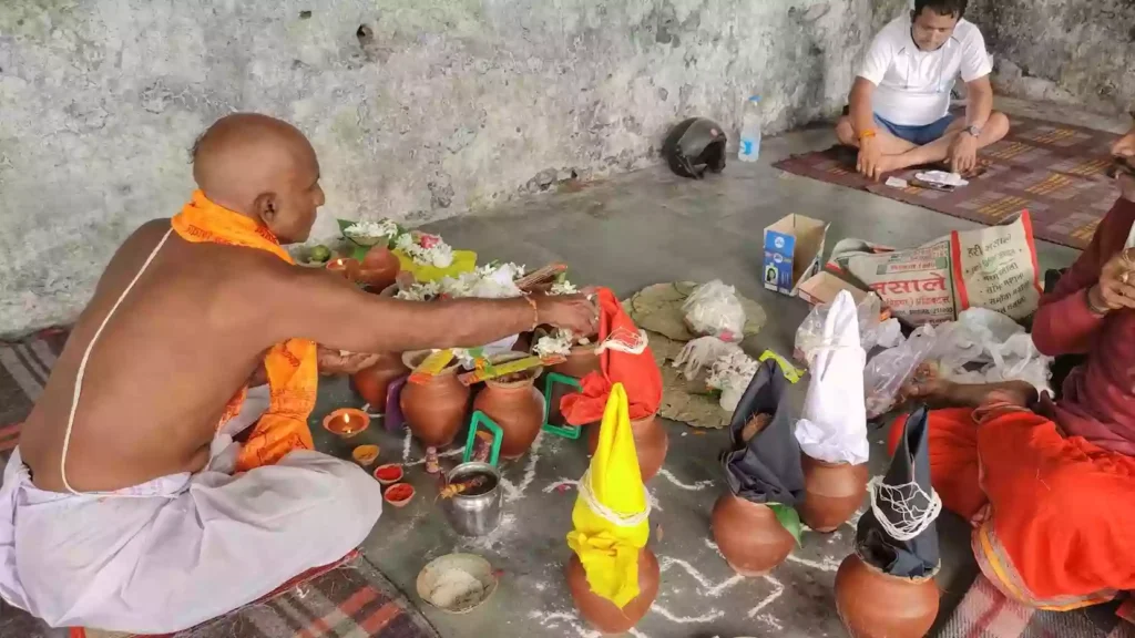 Are other rituals commonly performed alongside Narayan Bali in Prayagraj?