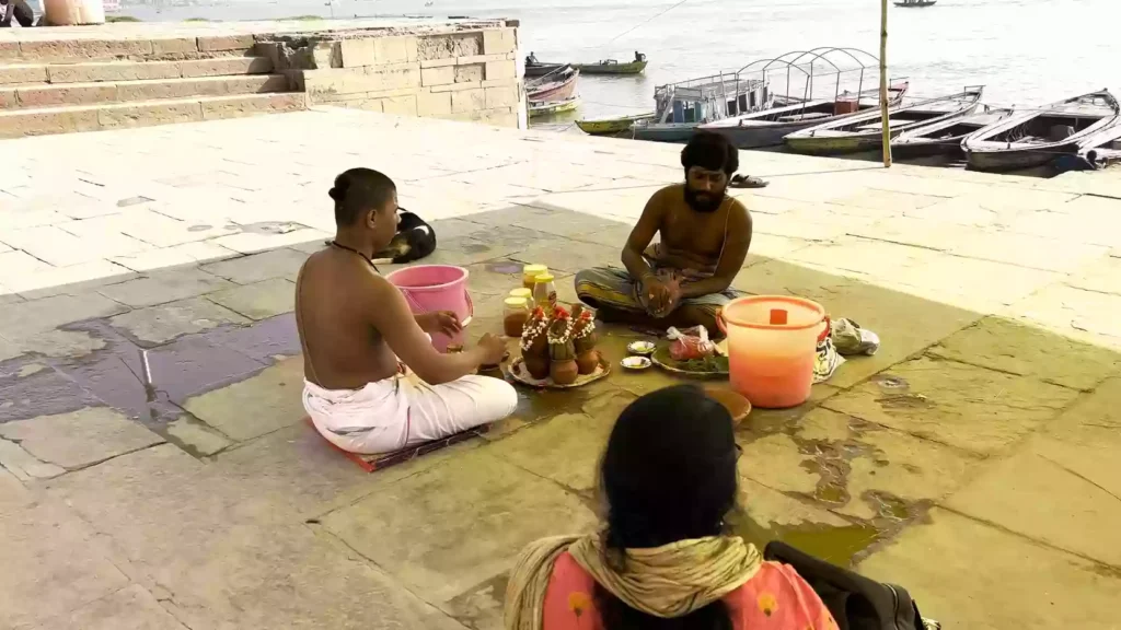 Who should perform Narayan Bali Puja in Varanasi?