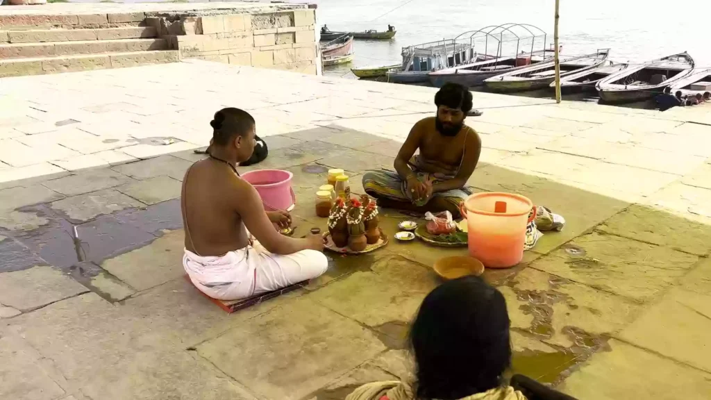 What is the main objective of performing Narayan Bali Puja in Varanasi?