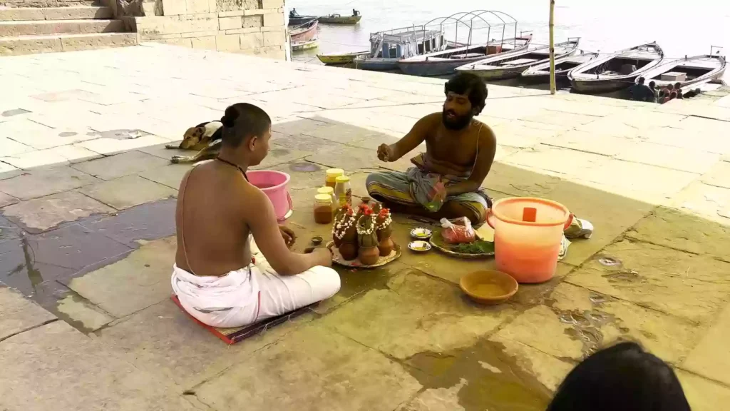 Where exactly is Pishach Mochan Kund located in Varanasi?