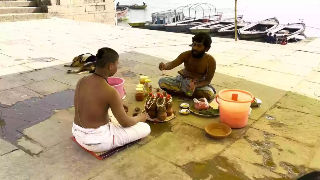 Where exactly is Pishach Mochan Kund located in Varanasi?