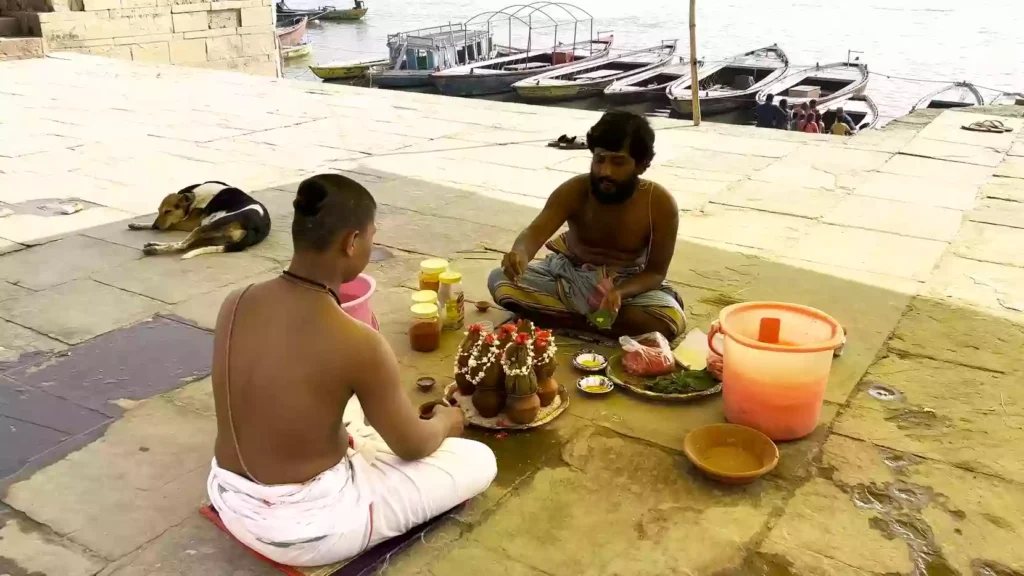 Who arranges the necessary materials or Samagri in Varanasi?