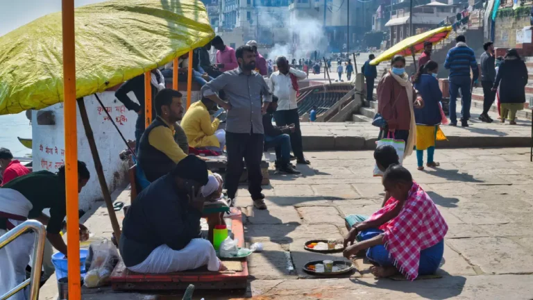 A photo of devotees performing Asthi Visarjan in varanasi