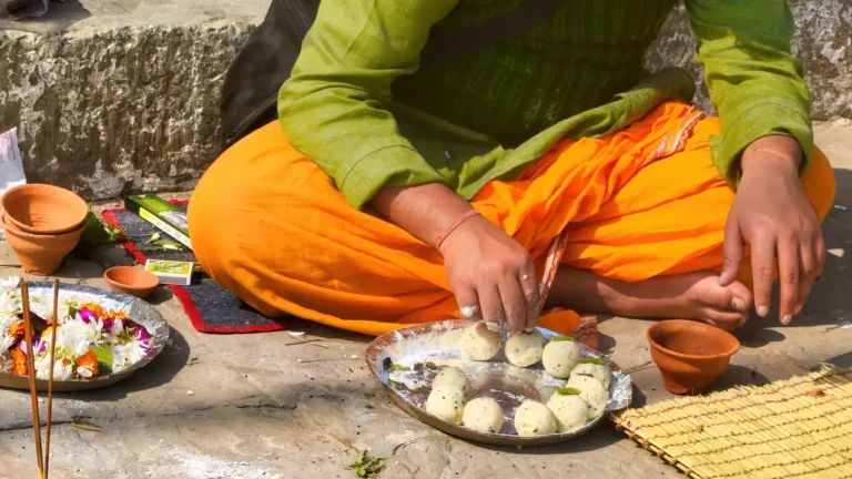 Book Online Pind Daan in Varanasi this Pitrupaksha 2026