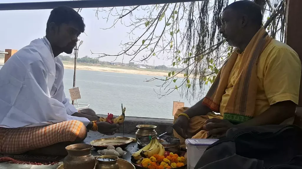 Asthi Visarjan in Prayagraj