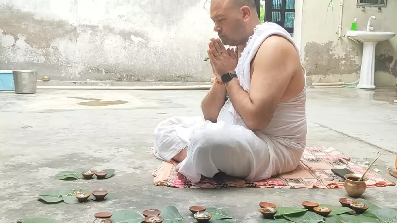 Shradh ceremony preparations for Malaysian Hindu families