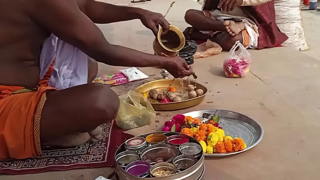 Image of a person doing pind daan in the Varanasi ghats- Pind Daan from Malaysia