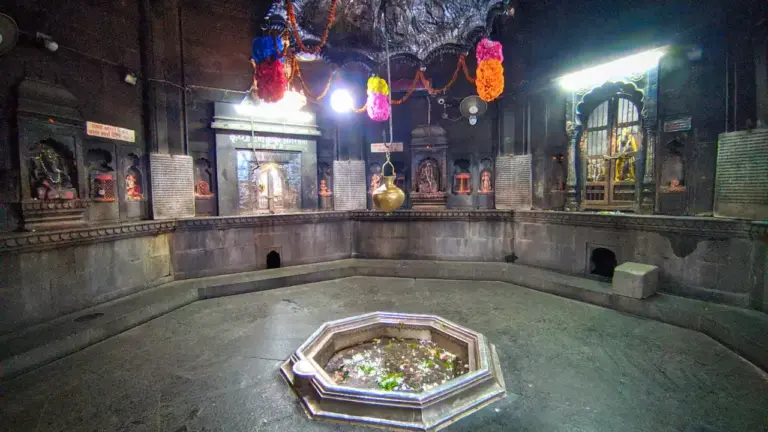 Image of the Inside of the Vishnupad temple footprint of lord vishnu- Pind Daan from Malaysia