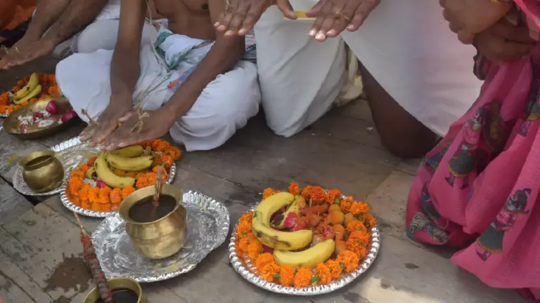 Person performing Pind daan in mathura