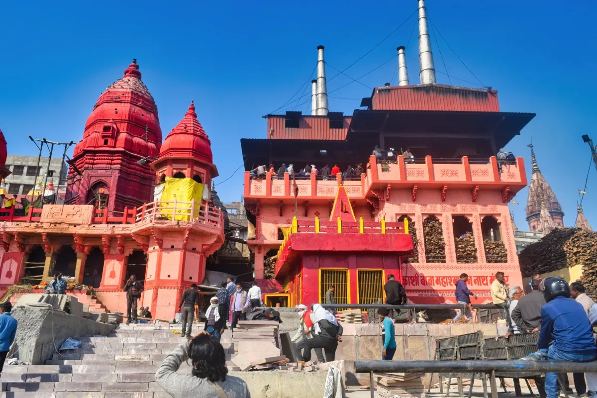 Manikarnika Ghat Varanasi — the holiest cremation ground for Hindu last rites