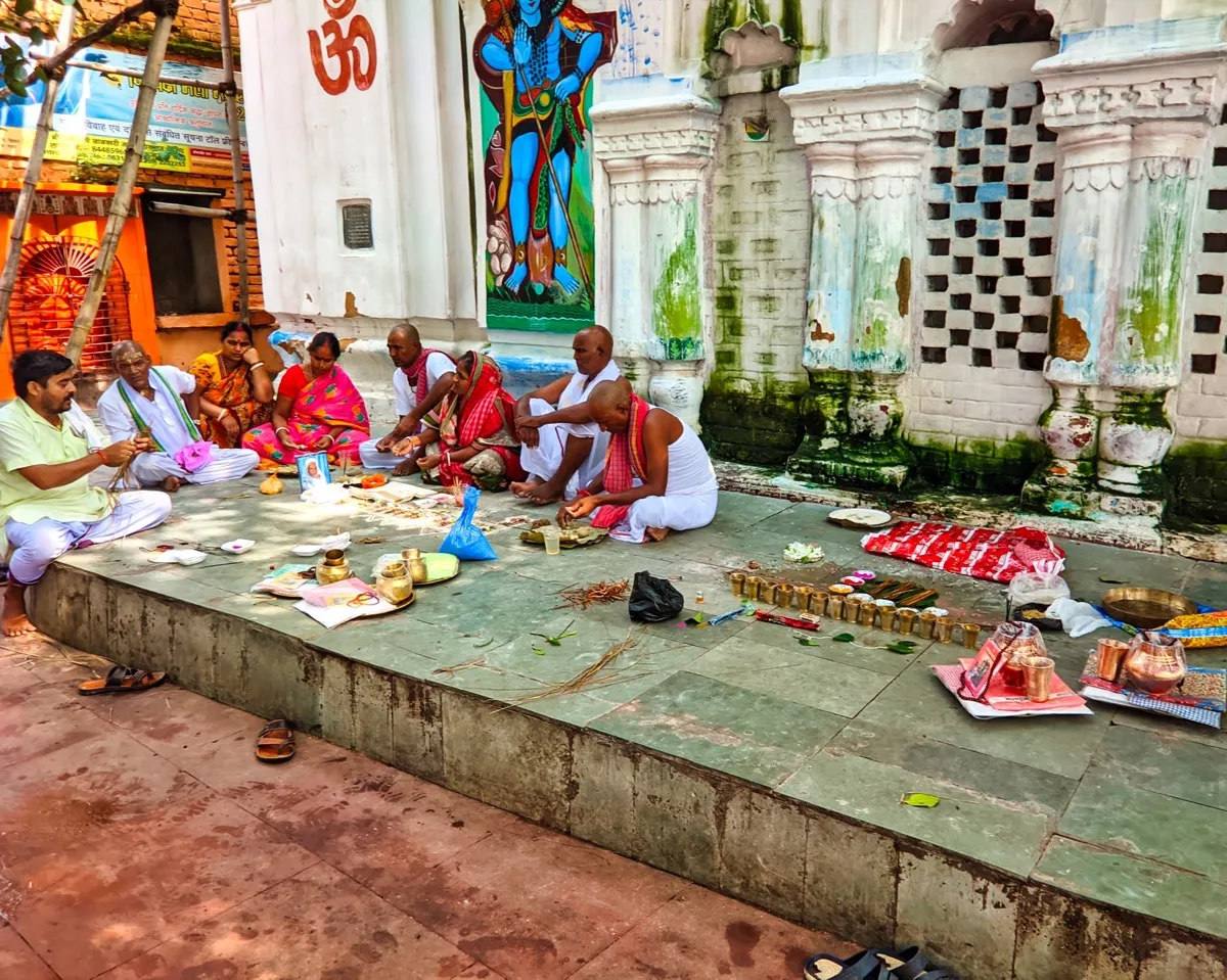 Pind Daan ceremony at Falgu Ghat, Gaya — the most sacred location for Hindu ancestral rites