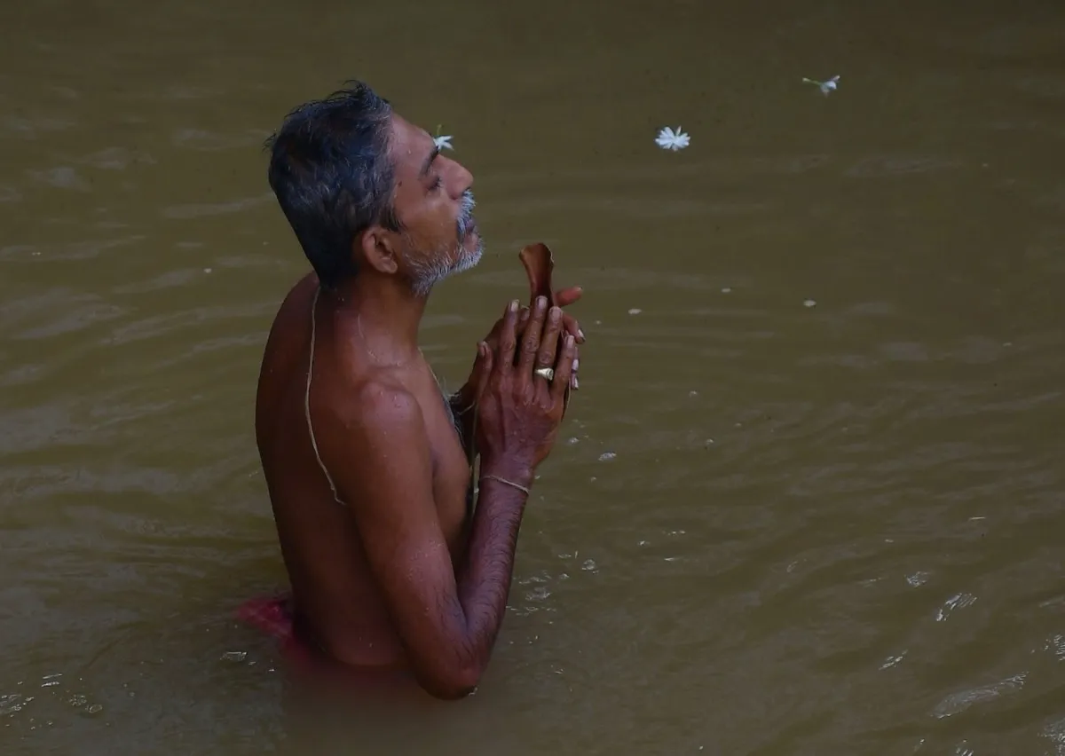 Tarpan water offering ceremony at Ganga river