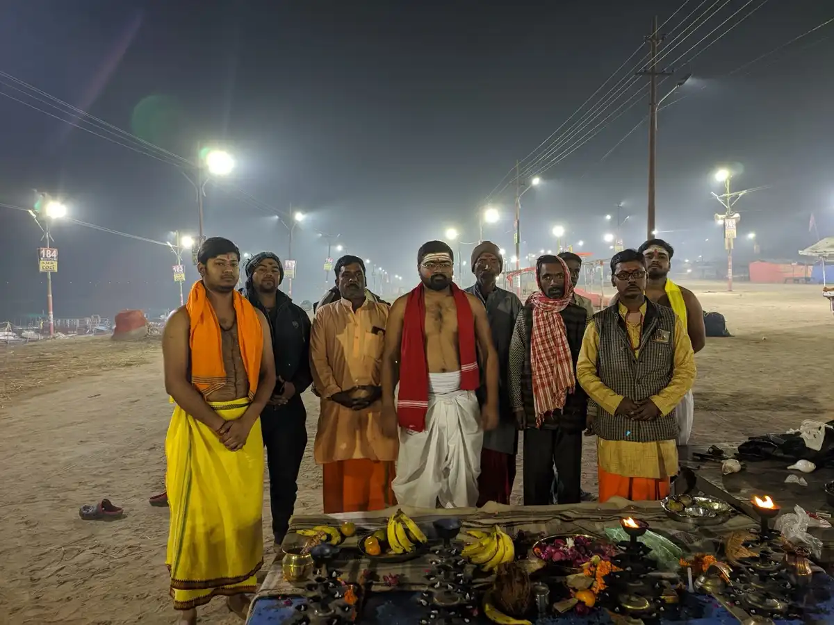 Prayag Pandits team performing puja at Triveni Sangam ghat